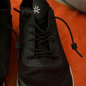 Men's Black            Athletic Shoes